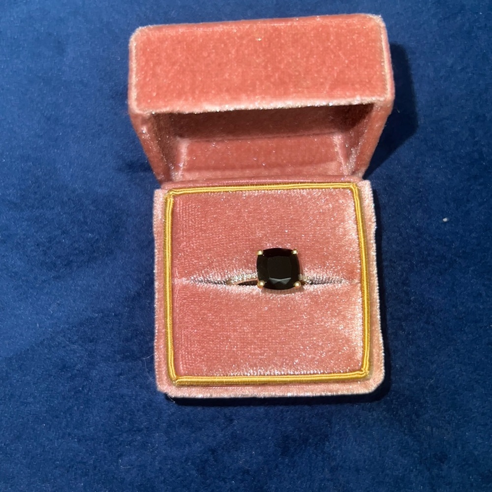 Onyx (1-1/6 ct.t.w.) and Diamond Accent Ring in 14K Solid Gold